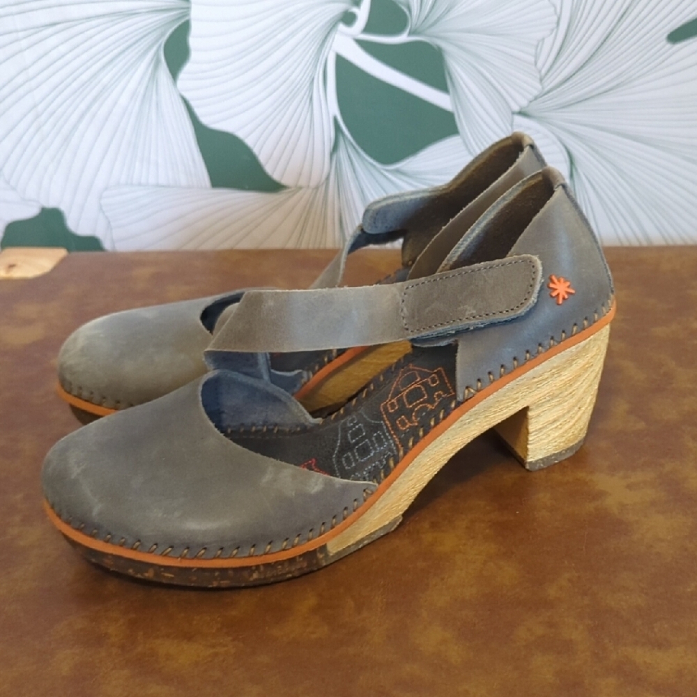 Gray Heels with Suede Finish and Cork-Like Sole